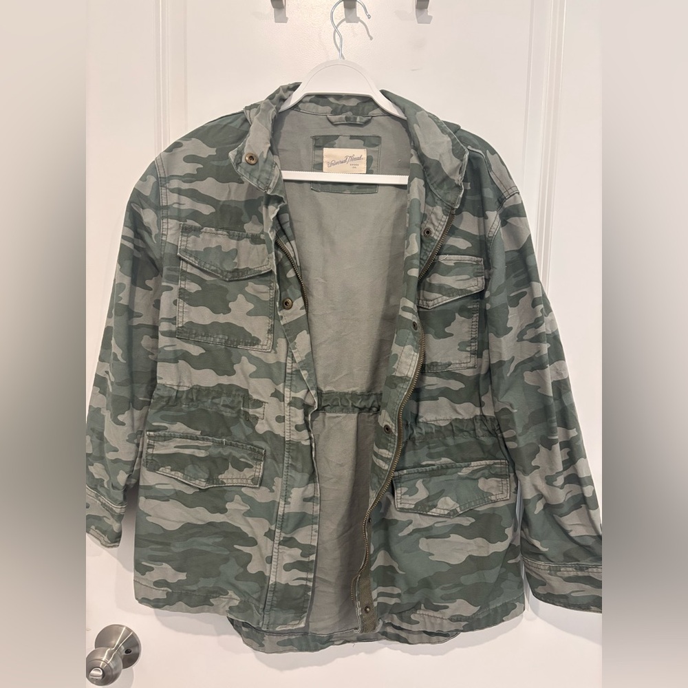 Universal Thread Green Camouflage Jacket